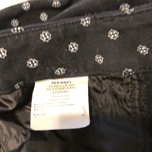Old Navy pixie pants. Size 18. Black with white. - Picture 5 of 6